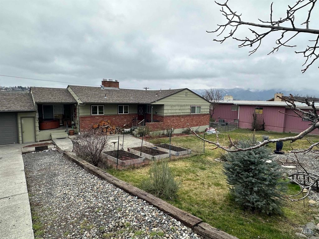 Photo of 3214 Meadowlark Drive, Lewiston, ID 83501 (MLS # 98969408)