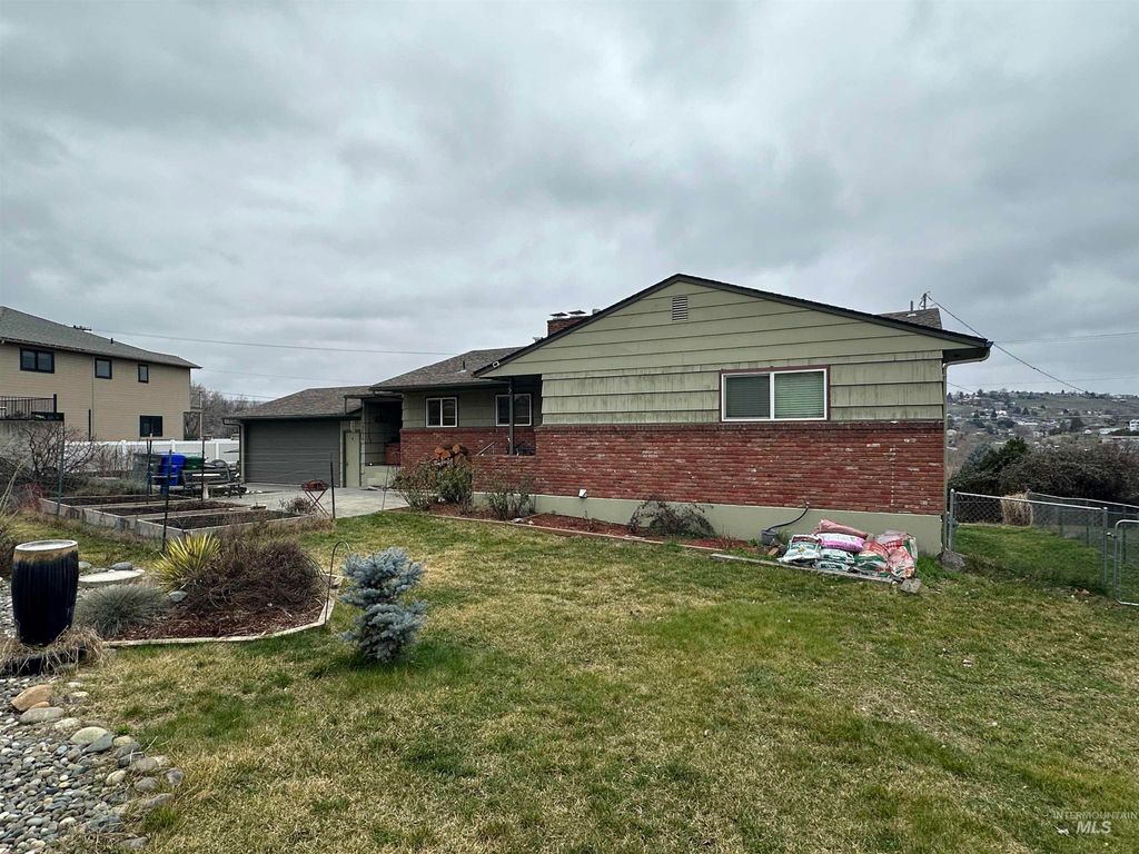 Photo of 3214 Meadowlark Drive, Lewiston, ID 83501 (MLS # 98969408)