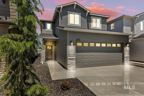 Photo of 266 W Broyhill St, Meridian, ID 83642 (MLS # 98961571)