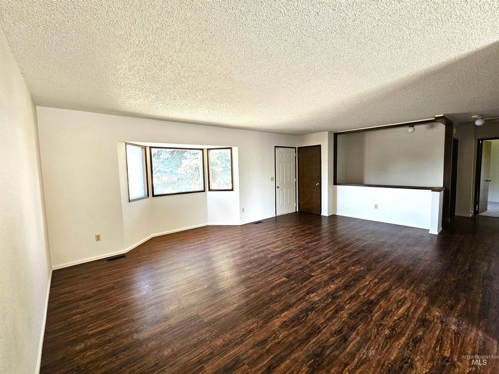 Photo of 1825 Cedar Ave, Lewiston, ID 83501 (MLS # 98955994)