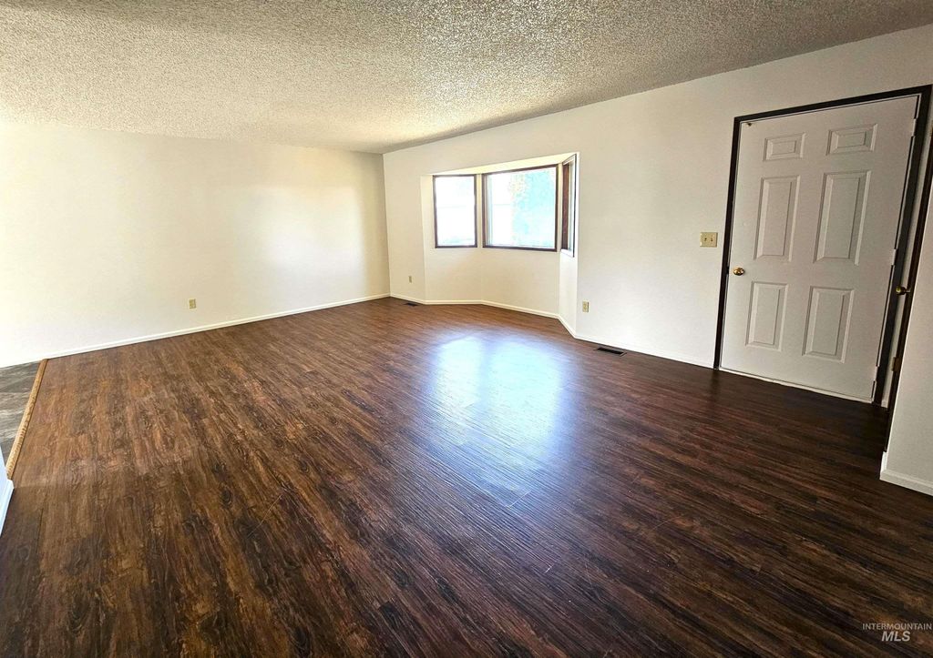 Photo of 1825 Cedar Ave, Lewiston, ID 83501 (MLS # 98955994)