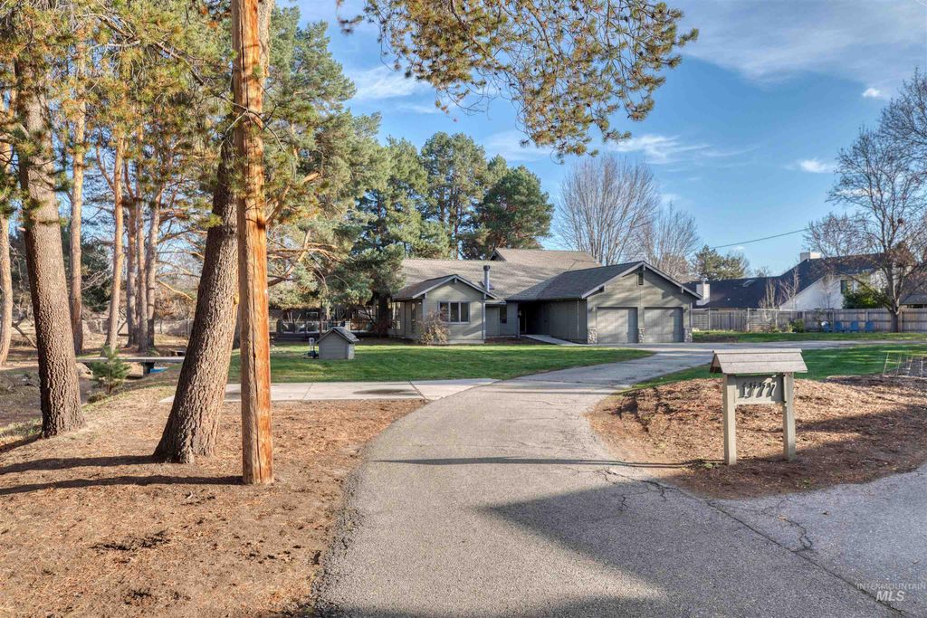 Photo of 1777 E Holden Ln, Boise, ID 83706 (MLS # 98969210)