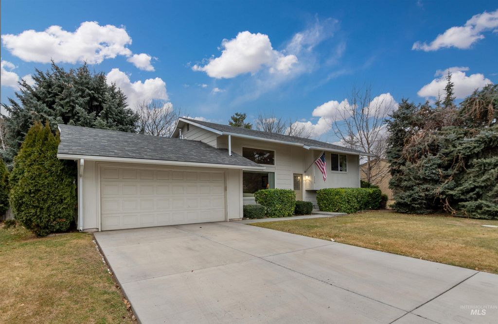 Photo of 2330 Filer Ave East Ave, Twin Falls, ID 83301 (MLS # 98972741)