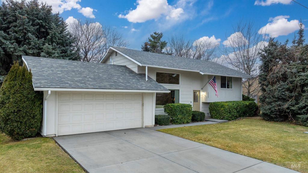 Photo of 2330 Filer Ave East Ave, Twin Falls, ID 83301 (MLS # 98972741)