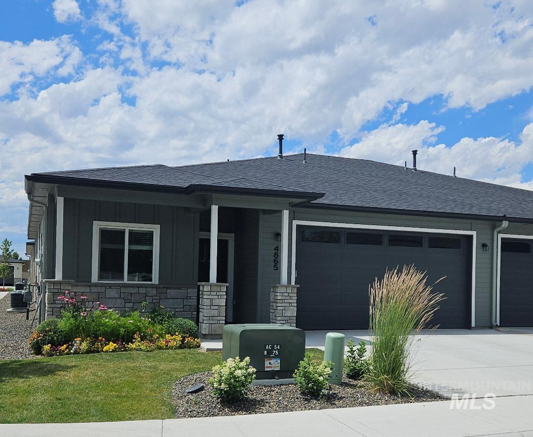 4865 N White Cap Lane