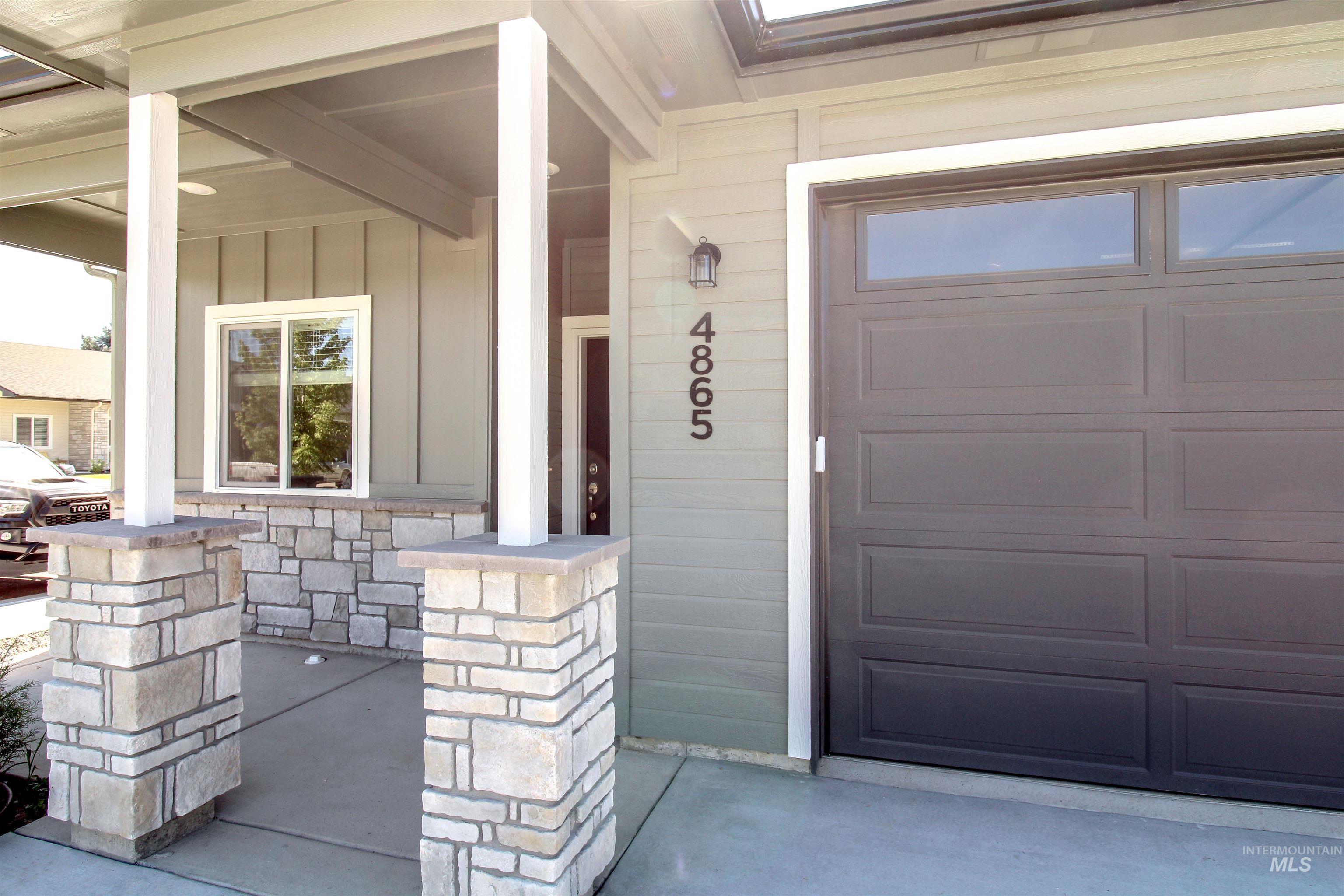 4865 N White Cap Lane