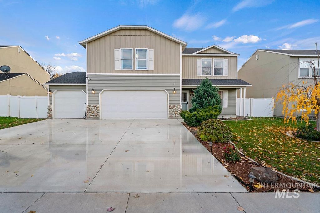 Photo of 227 E Poplin St, Kuna, ID 83634 (MLS # 98967017)