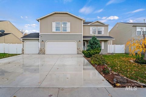 Photo of 227 E Poplin St, Kuna, ID 83634 (MLS # 98967017)