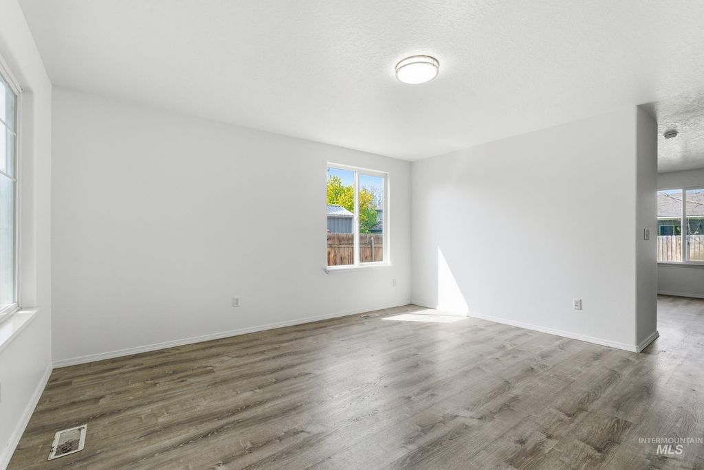 Photo of 2200 W Lake Pointe Ct, Nampa, ID 83651 (MLS # 98983853)