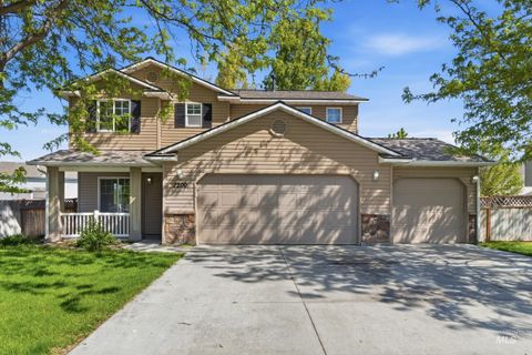 Photo of 2200 W Lake Pointe Ct, Nampa, ID 83651 (MLS # 98983853)
