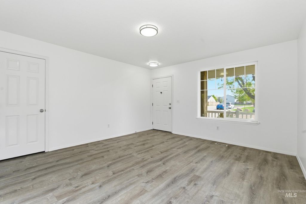 Photo of 2200 W Lake Pointe Ct, Nampa, ID 83651 (MLS # 98983853)