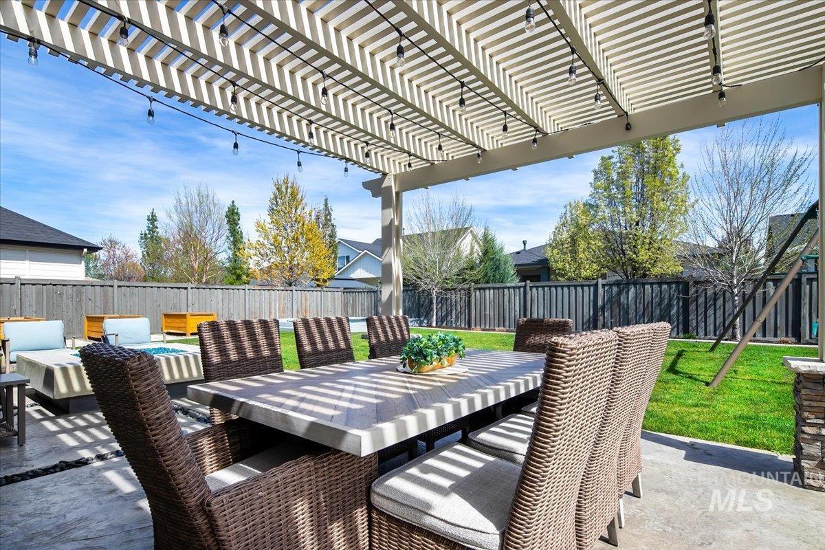 5562 S Astoria Avenue