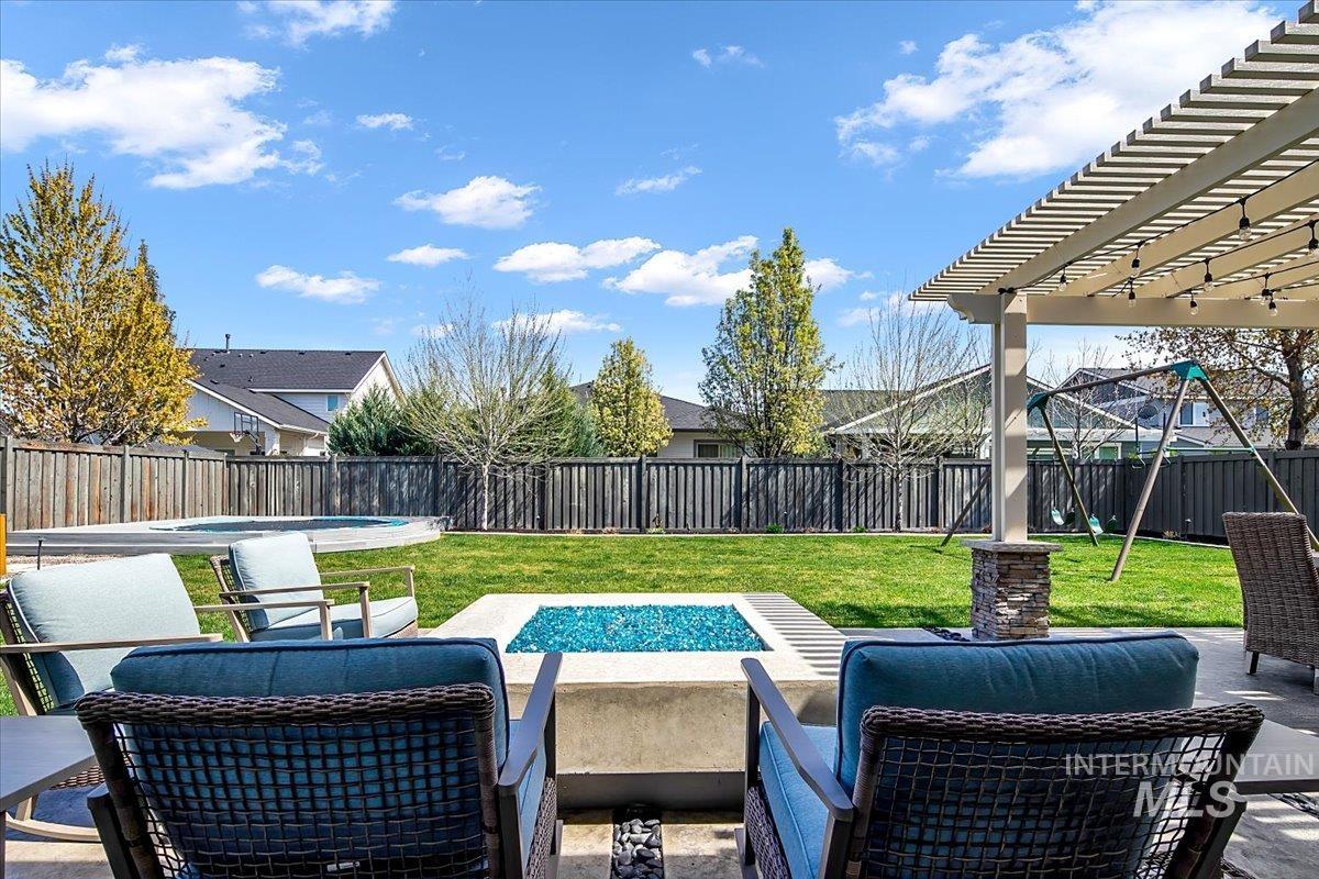 5562 S Astoria Avenue