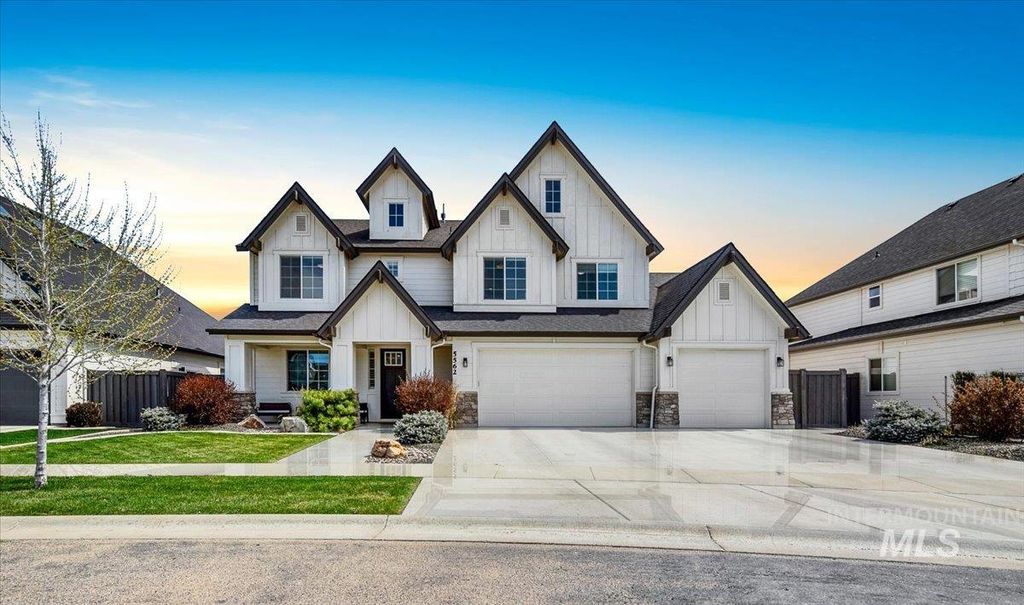 Photo of 5562 S Astoria Avenue, Meridian, ID 83642 (MLS # 98982527)