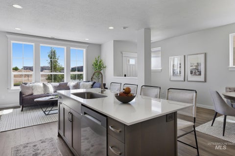 Photo of 401 N Zimmerman Way, Meridian, ID 83642 (MLS # 98986871)