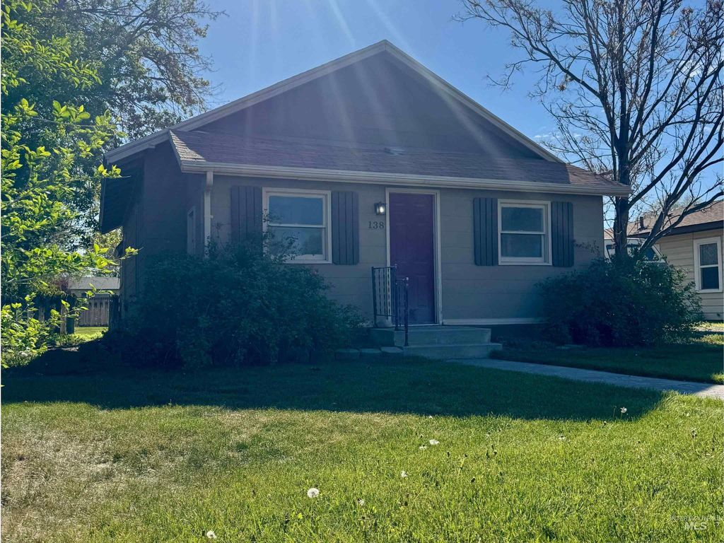 Photo of 138 Quincy St, Twin Falls, ID 83301 (MLS # 98984625)