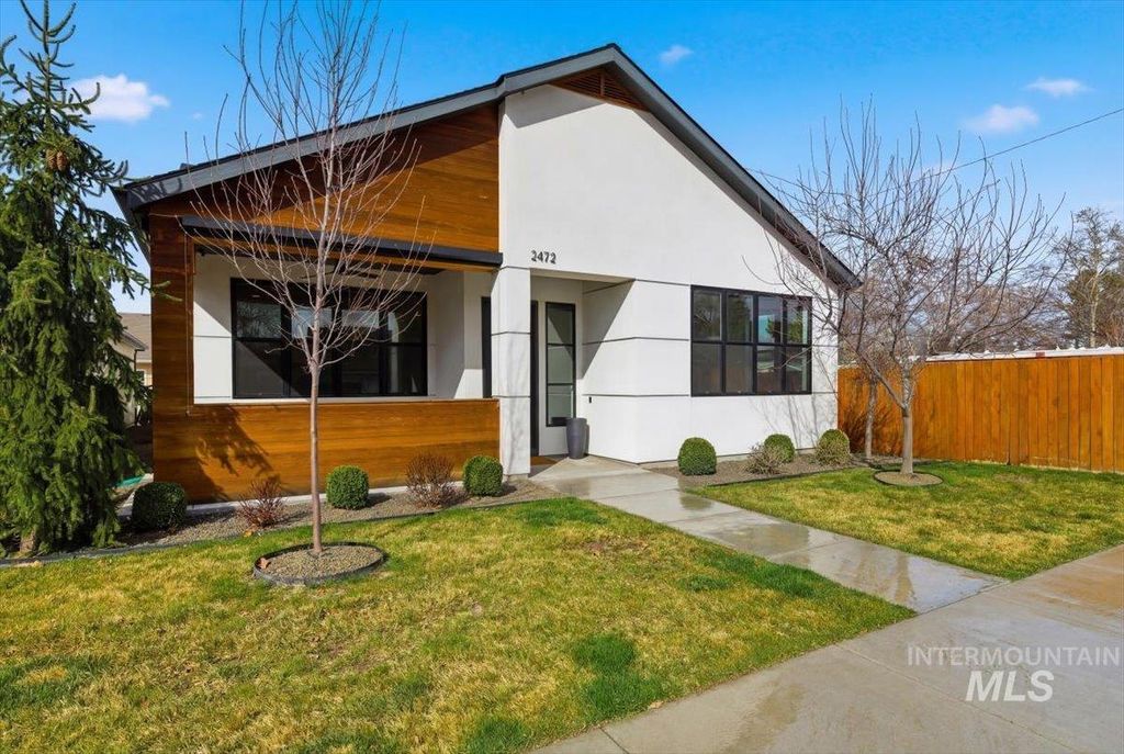 Photo of 2472 N Birchgrove Ln, Boise, ID 83703 (MLS # 98978569)