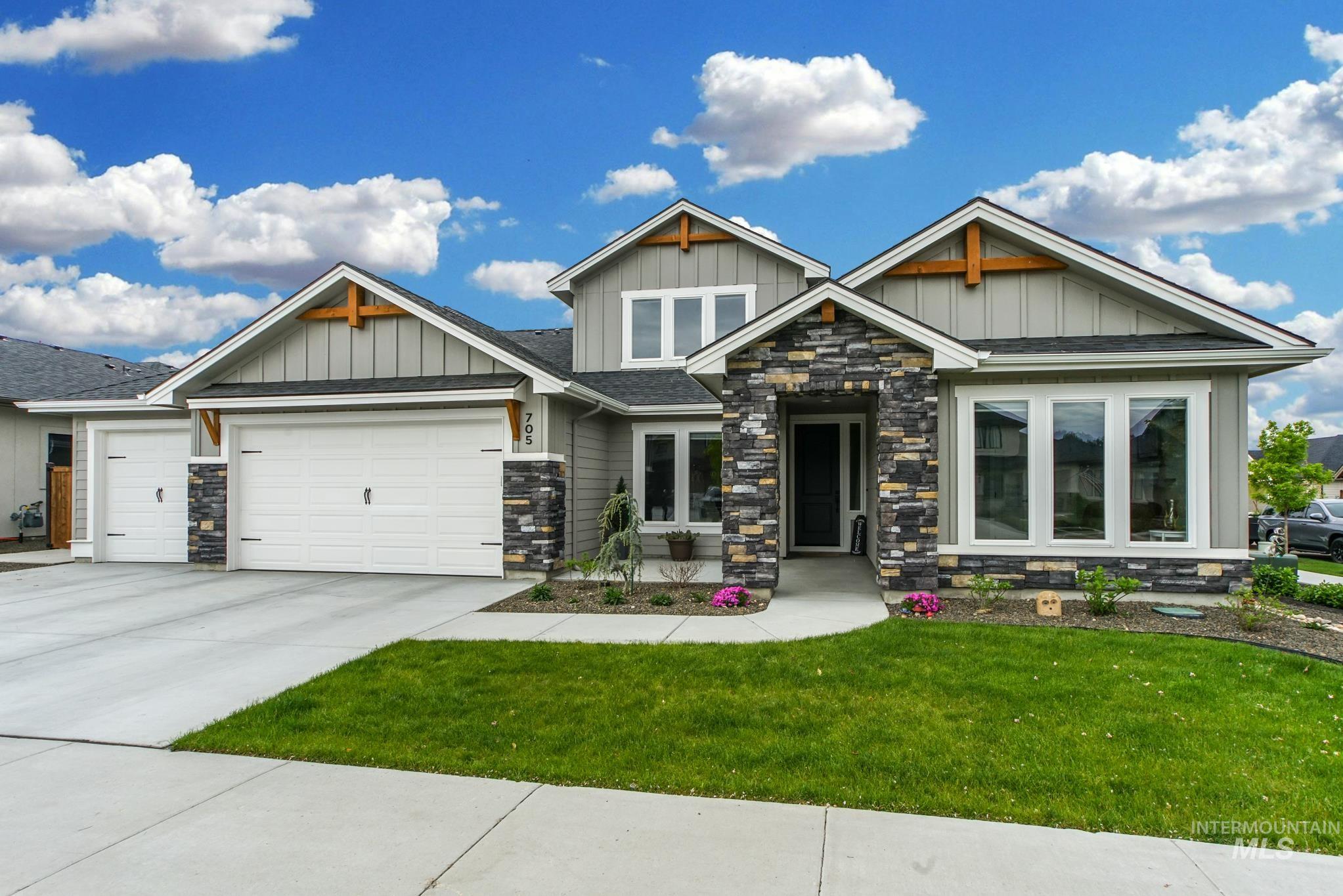 705 S Steephead Lane