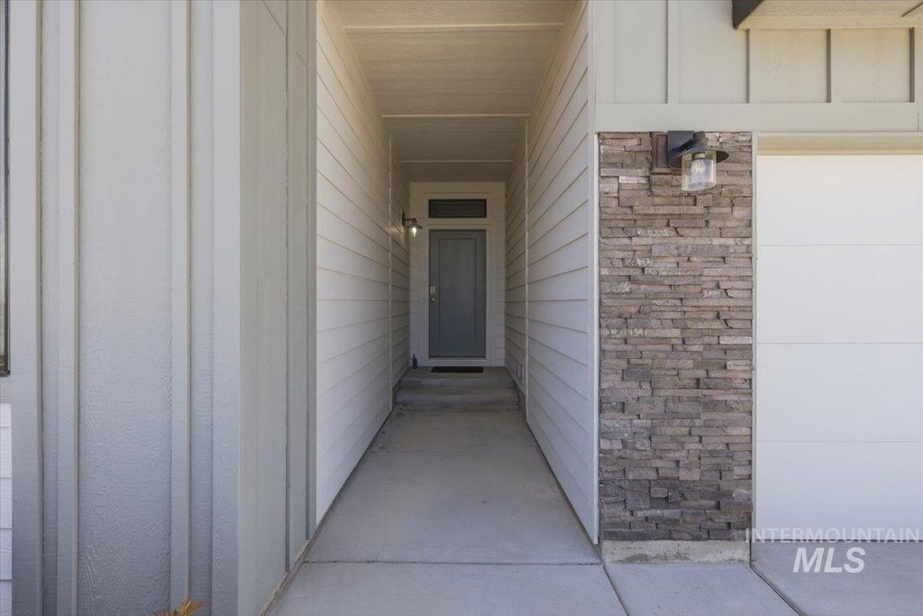 Photo of 1955 SW Cooper Ave, Mountain Home, ID 83647 (MLS # 98990538)