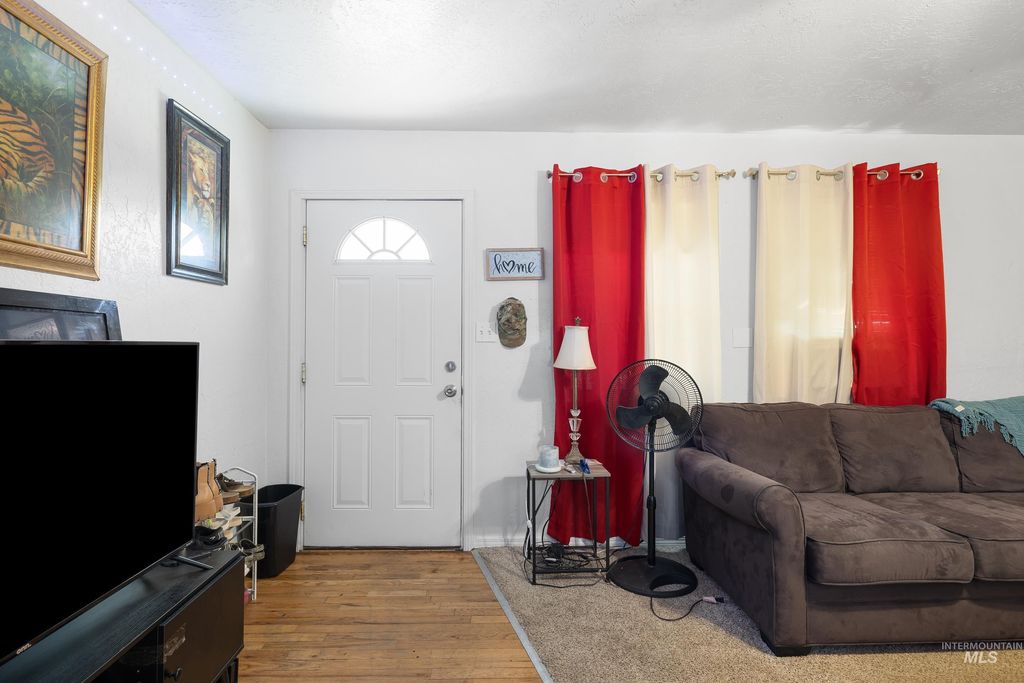 Photo of 313 Baker Dr, Mountain Home, ID 83647 (MLS # 98966141)