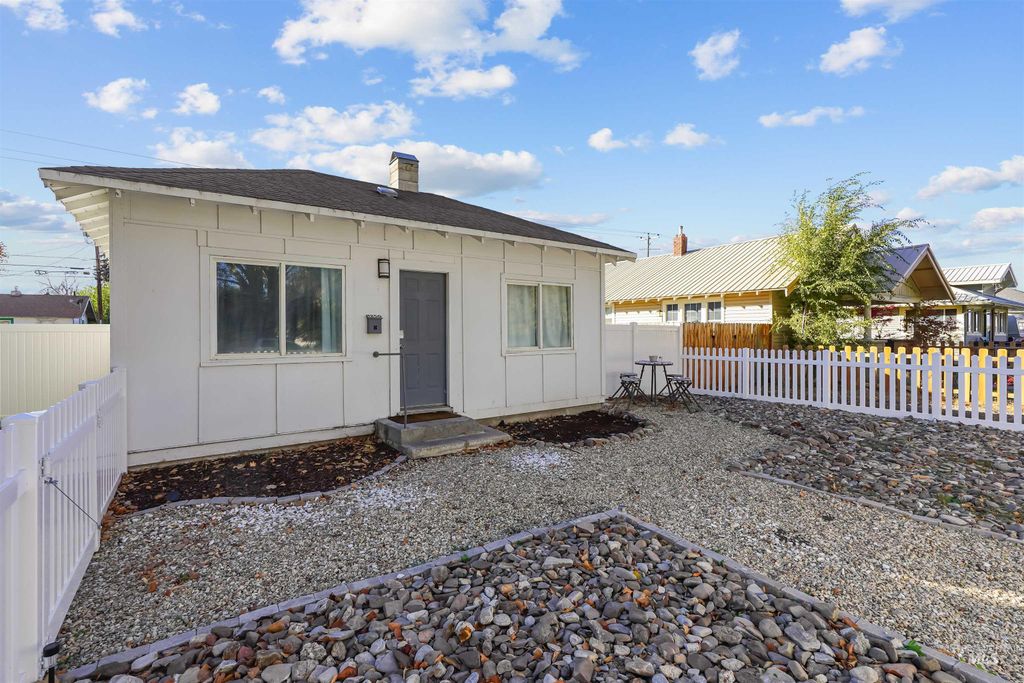 Photo of 1250 Elba Ave, Burley, ID 83318 (MLS # 98965946)