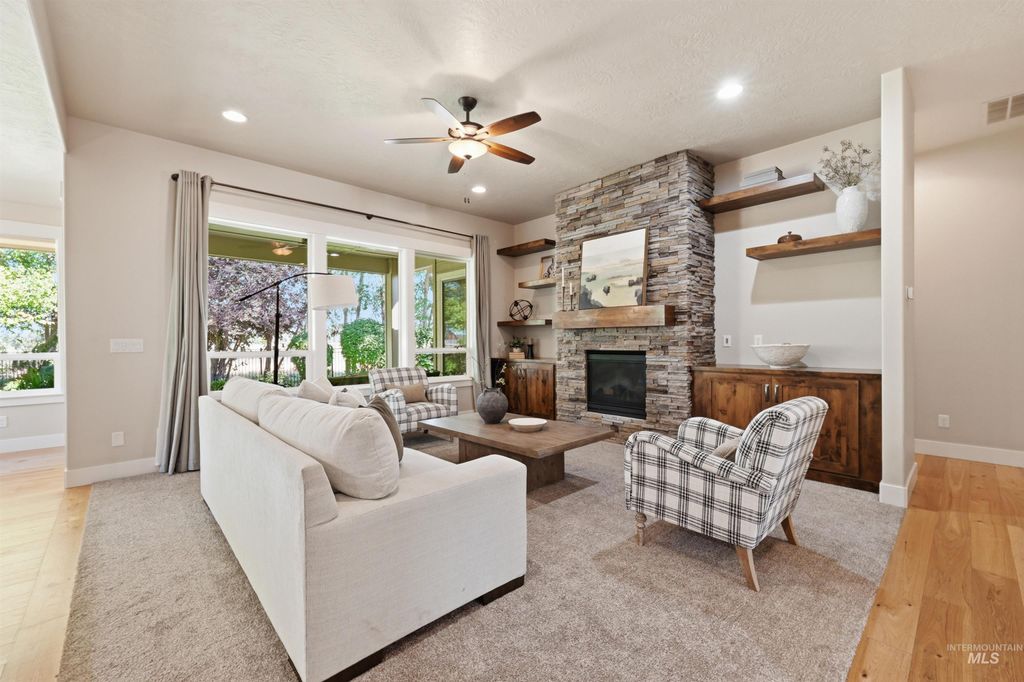 Photo of 10686 W Wild Iris St, Star, ID 83669 (MLS # 98990248)