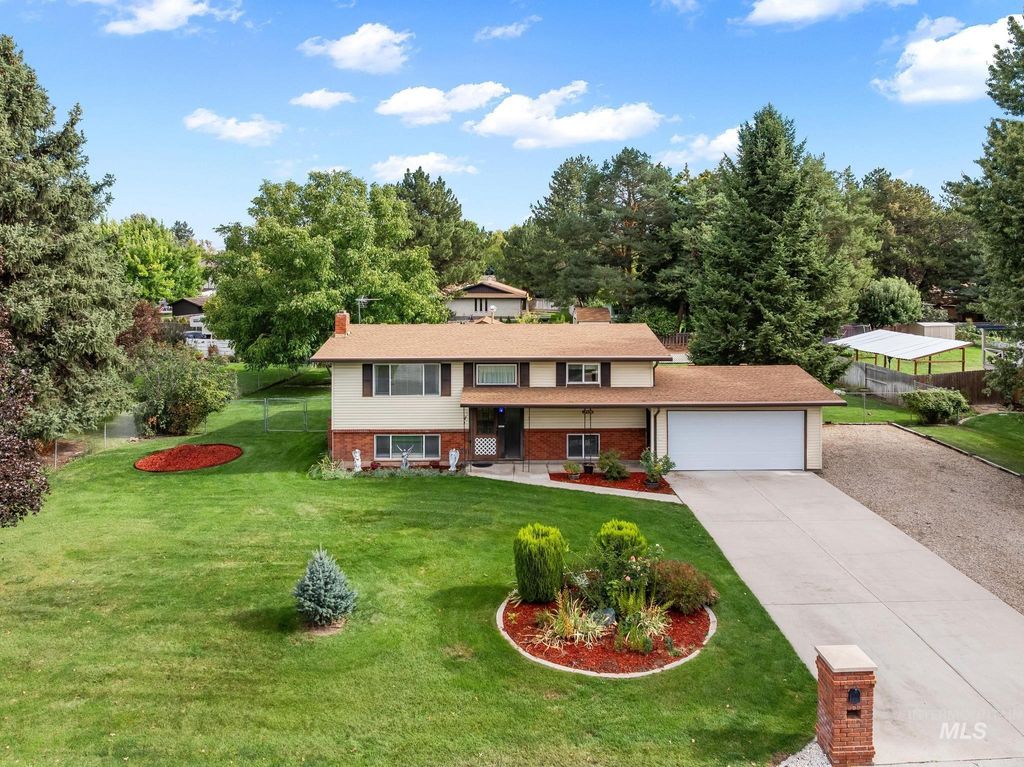 Photo of 12528 W Lewis And Clark Dr, Boise, ID 83713 (MLS # 98963623)