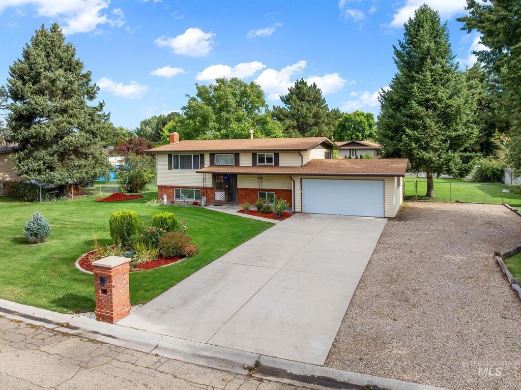 Photo of 12528 W Lewis And Clark Dr, Boise, ID 83713 (MLS # 98963623)
