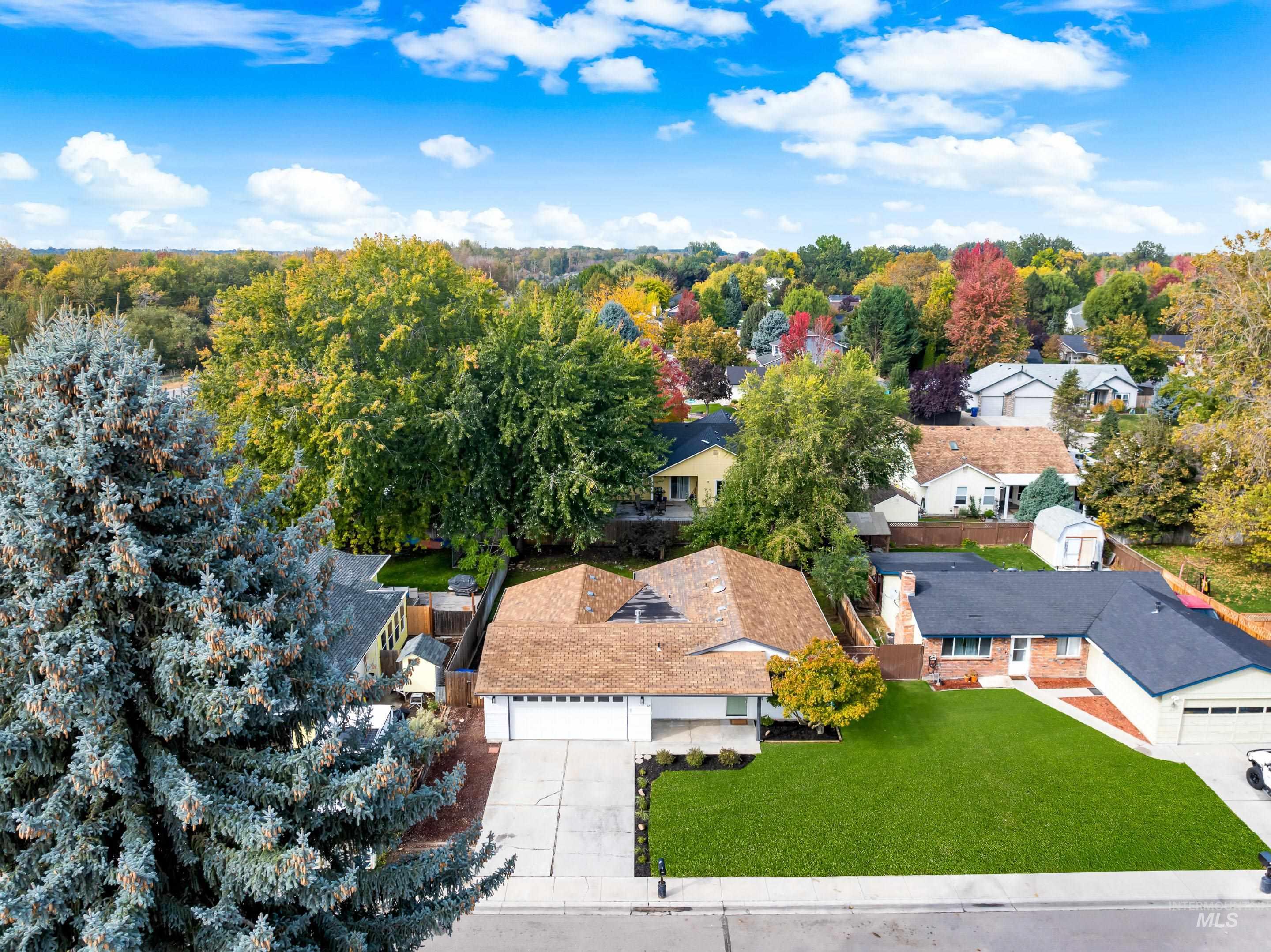 Aerial view of property and surrounding area