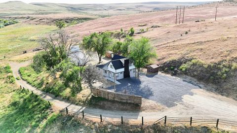 Photo of 5850 Lockett Rd, Huntington, OR 97907 (MLS # 98957305)