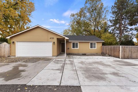 Photo of 4135 N Christine St, Boise, ID 83704 (MLS # 98967571)