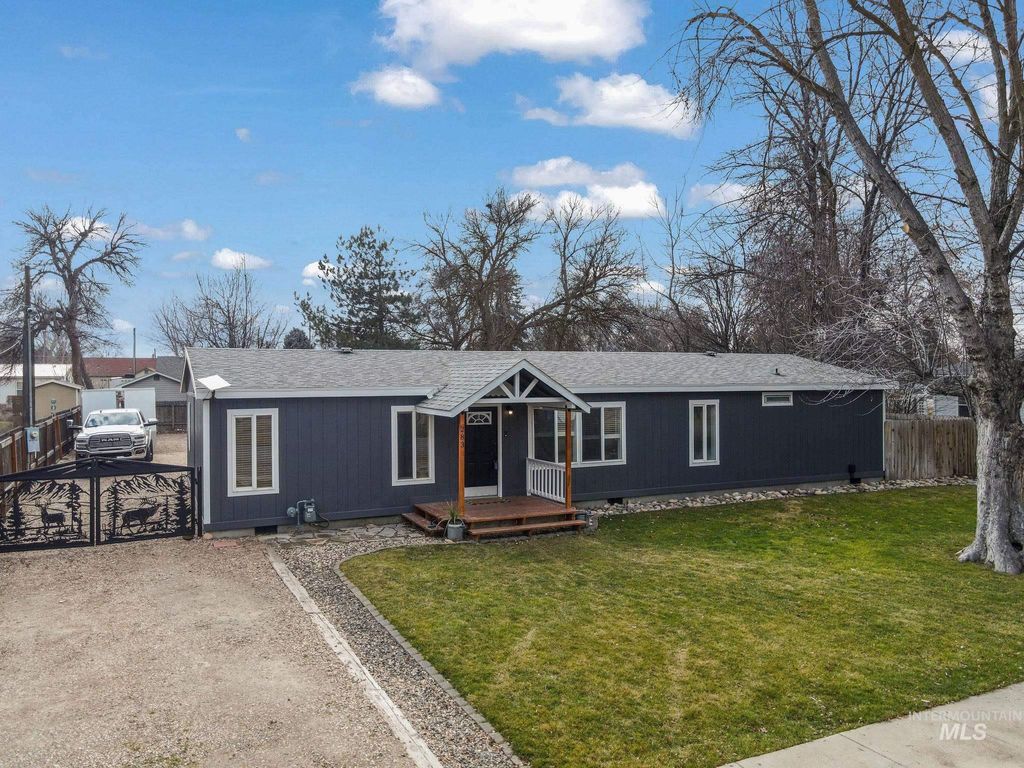 Photo of 283 Se Blvd, New Plymouth, ID 83655 (MLS # 98975606)