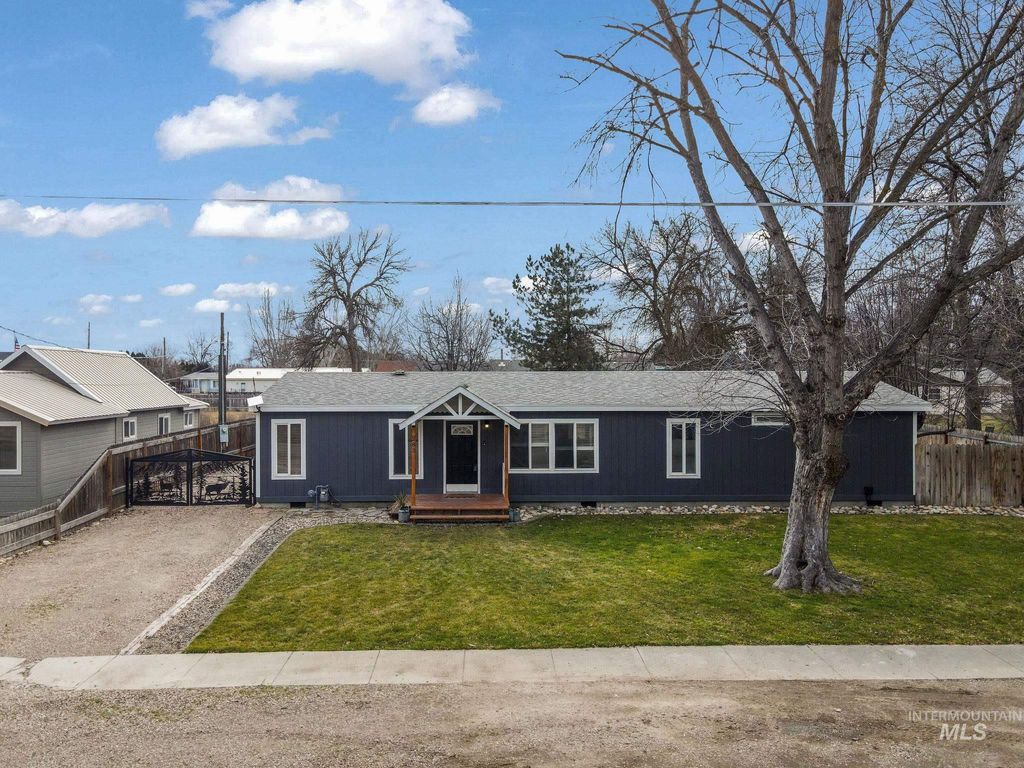 Photo of 283 Se Blvd, New Plymouth, ID 83655 (MLS # 98975606)