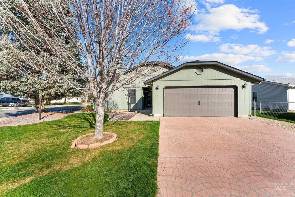 Photo of 8343 Willowpark Dr, Garden City, ID 83714 (MLS # 98979740)