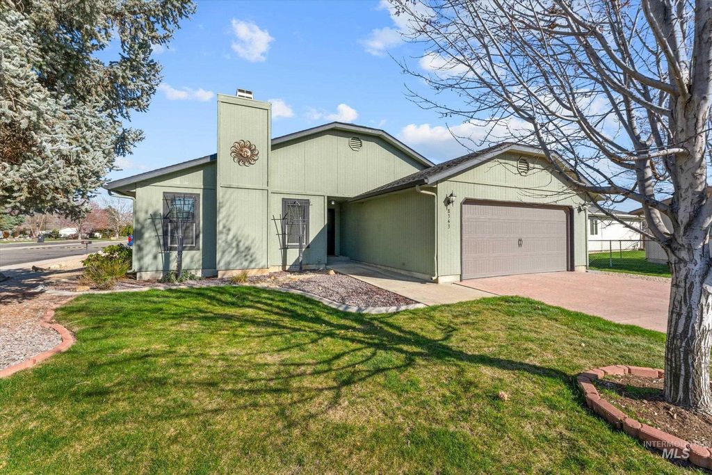 Photo of 8343 Willowpark Dr, Garden City, ID 83714 (MLS # 98979740)