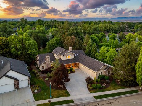 Photo of 178 Cottonwood Ct, Eagle, ID 83616 (MLS # 98945829)
