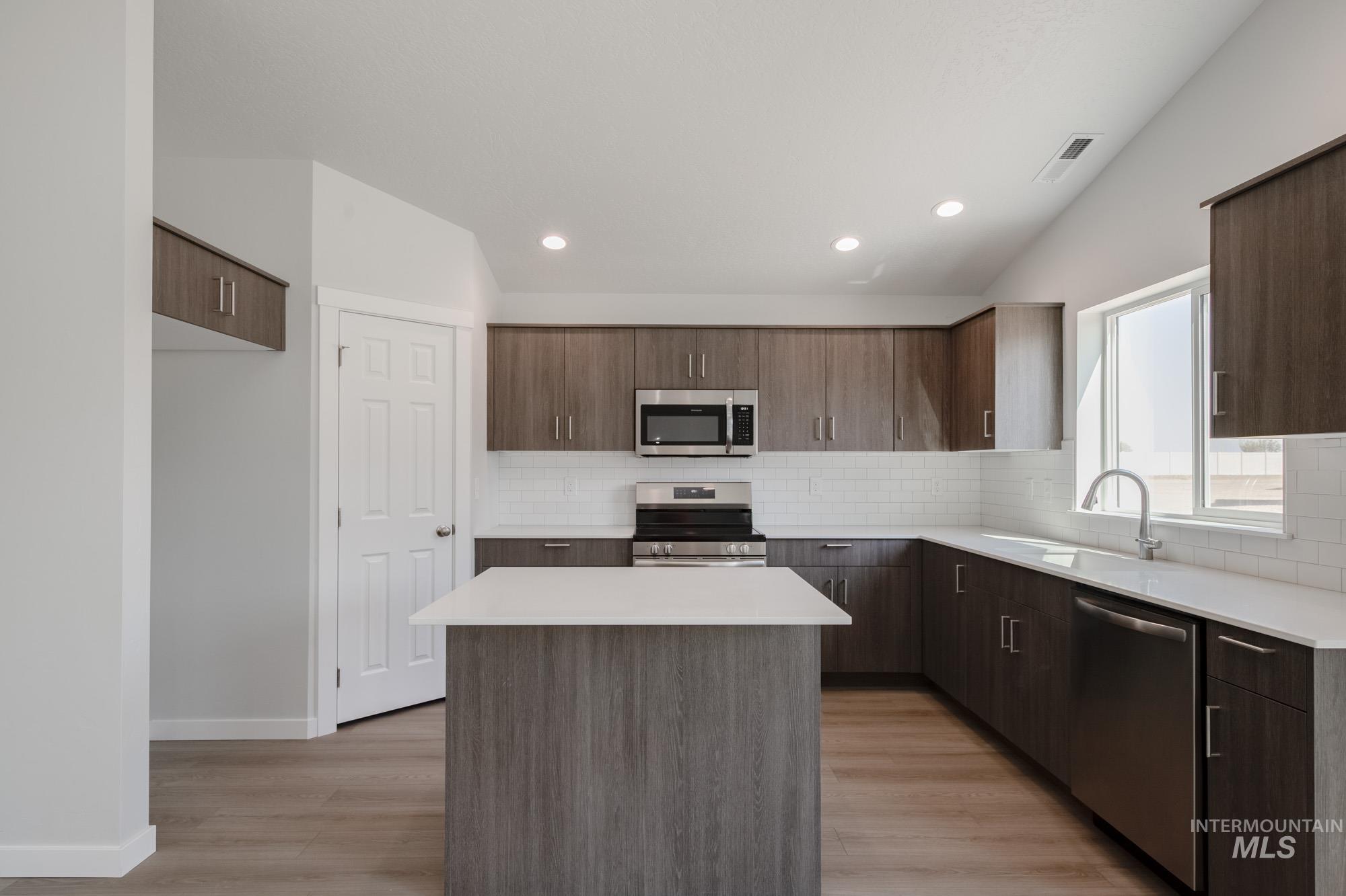 18472 N Trumpet Lily Ave