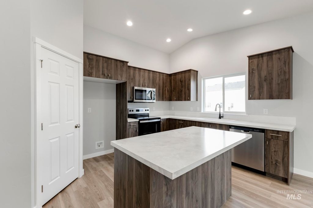 Photo of 7068 E Marble Springs Dr, Nampa, ID 83687 (MLS # 98985488)
