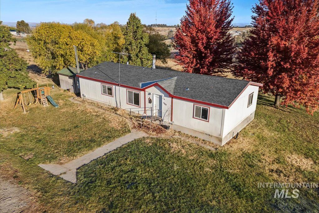 Photo of 1762 E Canal Rd, Fruitland, ID 83619 (MLS # 98971927)