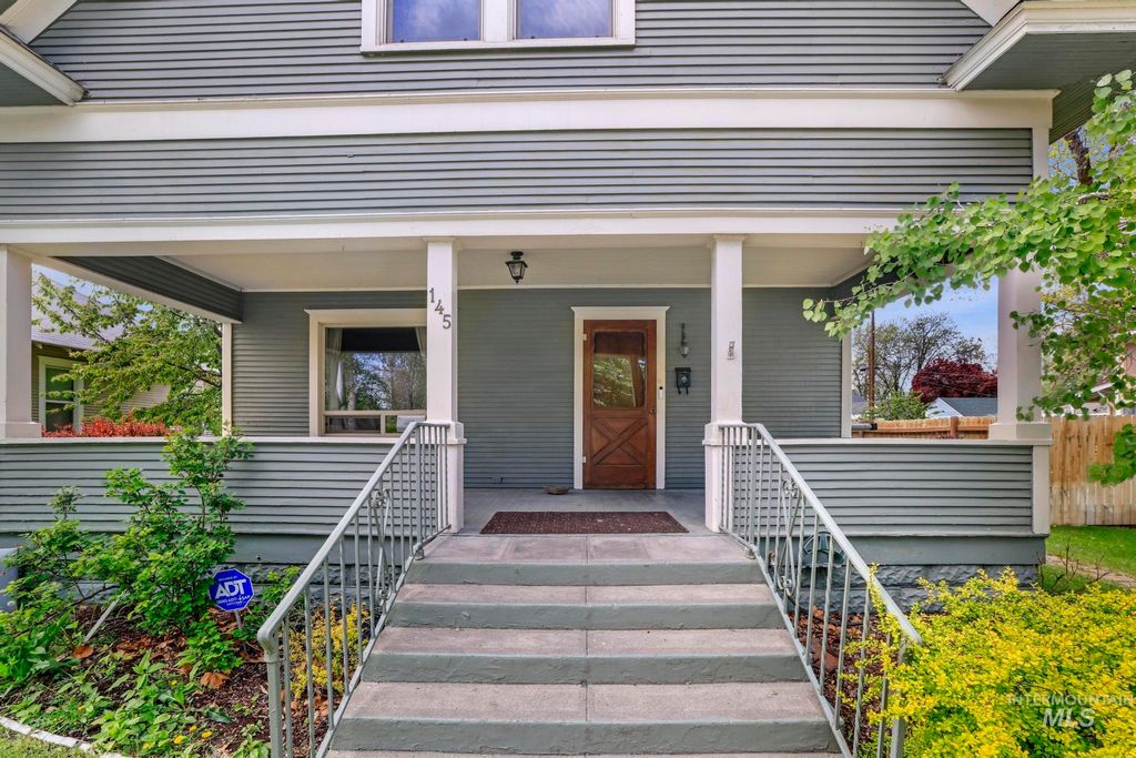 Photo of 145 9th Ave N Ave, Twin Falls, ID 83301 (MLS # 98983696)