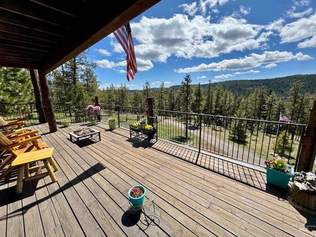 Photo of 23003 Deer Creek Rd, Winchester, ID 83555 (MLS # 98941426)