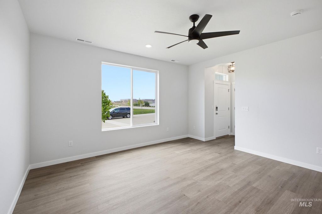 Photo of 6786 W Redwood Creek Dr, Meridian, ID 83646 (MLS # 98983679)