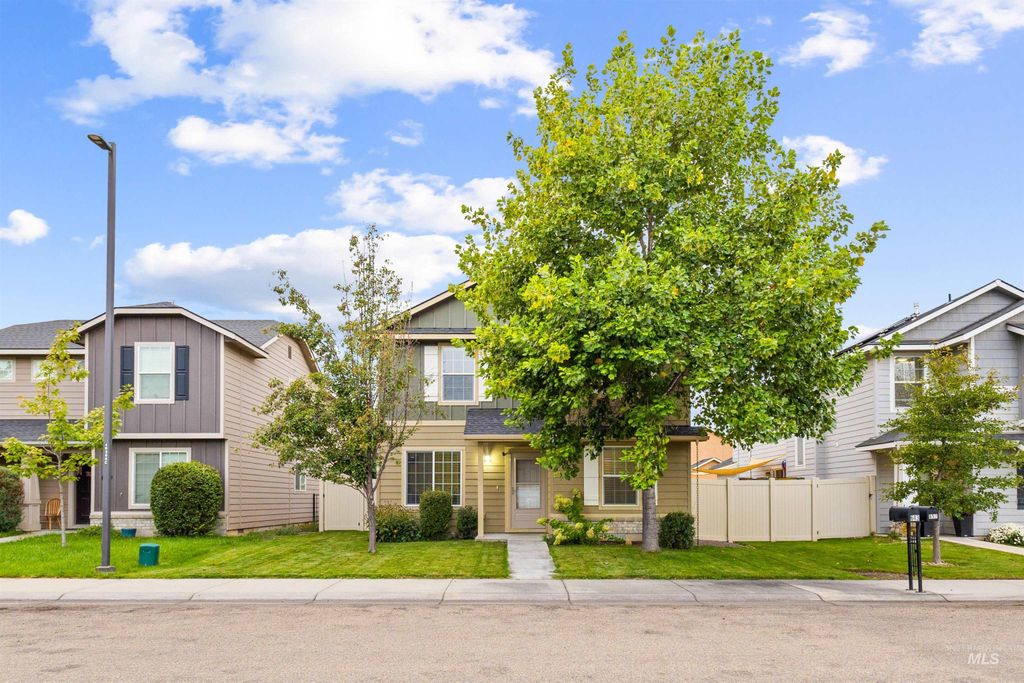 Photo of 643 N Manship Ave, Meridian, ID 83642 (MLS # 98964114)