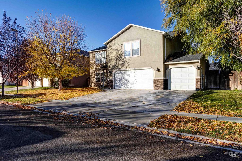 Photo of 23 N Amanda Dr, Nampa, ID 83651 (MLS # 98965950)