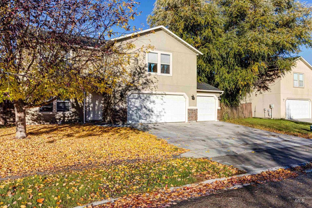 Photo of 23 N Amanda Dr, Nampa, ID 83651 (MLS # 98965950)