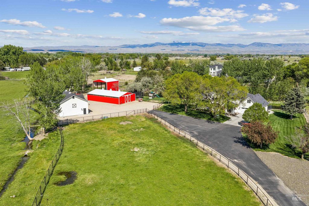 Photo of 1550 S Artesian Road, Eagle, ID 83616 (MLS # 98984640)