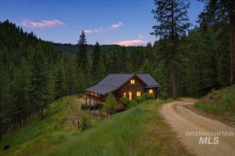 Photo of 31 Meadow Ln, Boise, ID 83716 (MLS # 98988623)