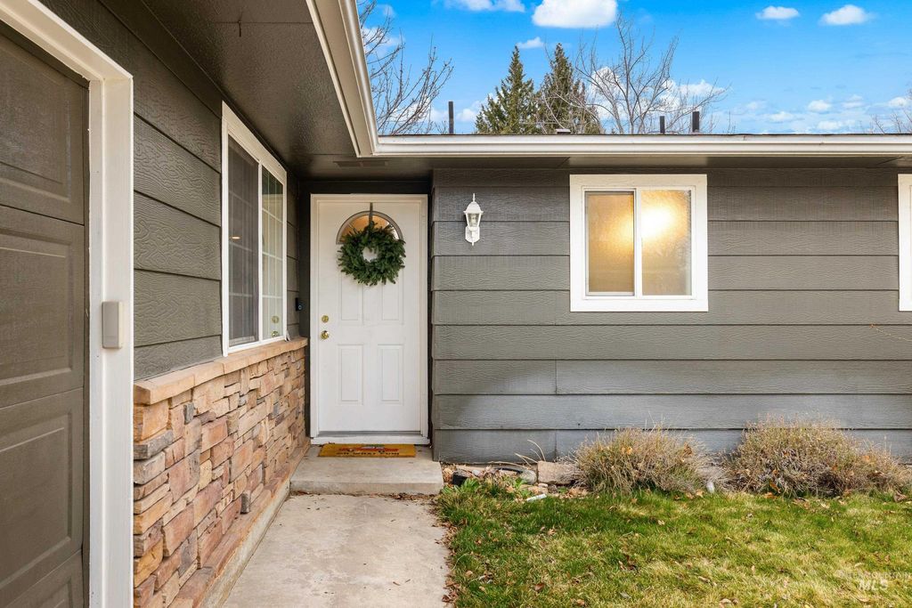 Photo of 3333 N Pepperwood Dr, Boise, ID 83704 (MLS # 98974787)