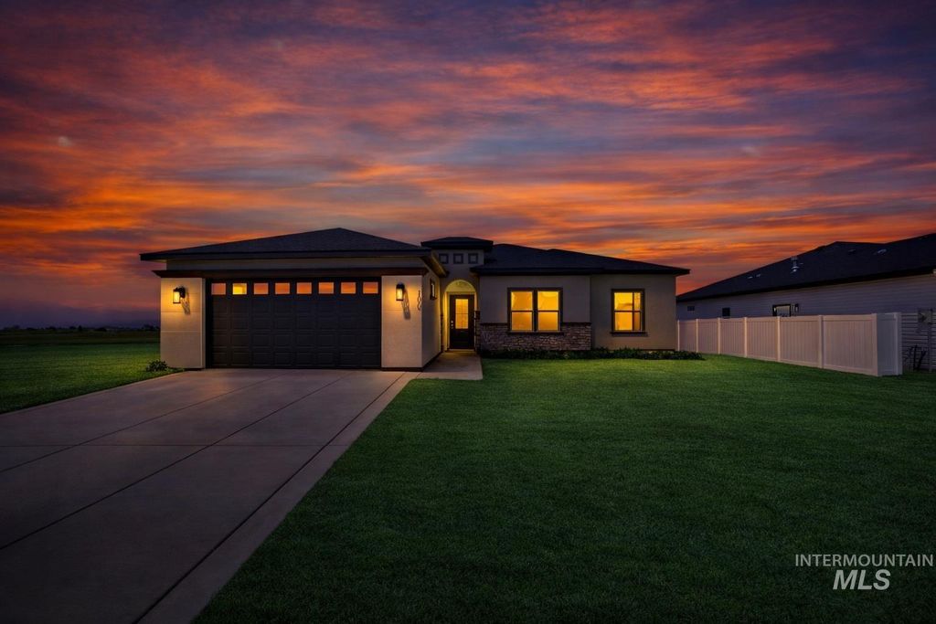 Photo of 1008 23rd Ave E, Jerome, ID 83338 (MLS # 98981498)