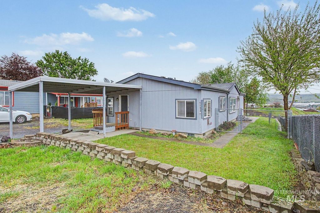 Photo of 1133 Riverview St, Lewiston, ID 83501 (MLS # 98985436)